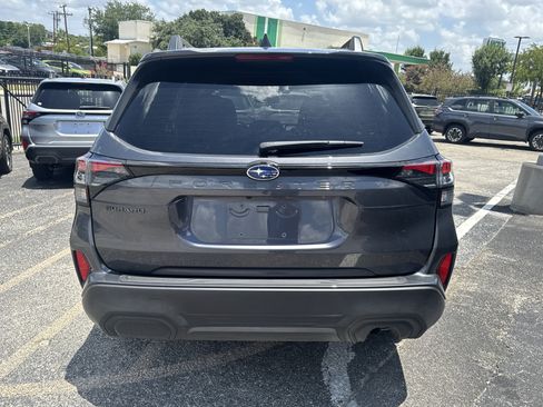 Used 2025 Subaru Forester Premium AWD/4WD image 4