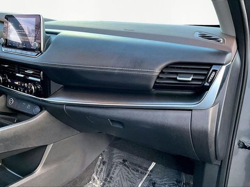 Used 2022 Nissan Rogue SV w/ SV Premium Package image 20