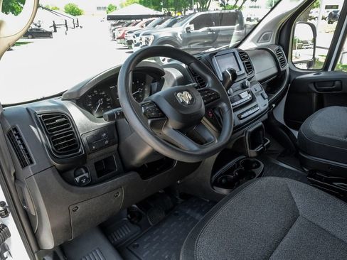 Used 2024 RAM ProMaster 2500 w/ Convenience Group FWD image 2