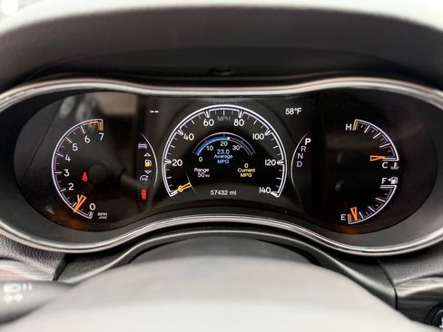 Used 2020 Jeep Grand Cherokee Laredo AWD/4WD image 7