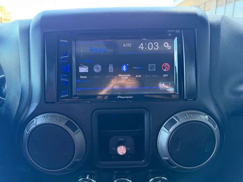 Used 2015 Jeep Wrangler Unlimited Sport w/ Connectivity Group AWD/4WD image 21