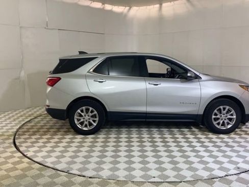 Used 2019 Chevrolet Equinox LT w/ Driver Convenience Package image 9