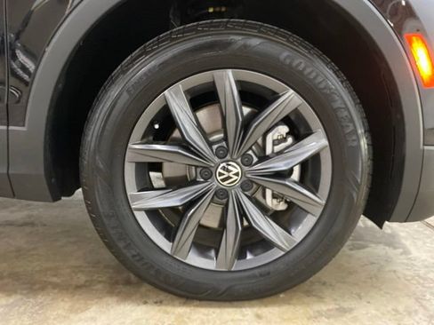 Used 2023 Volkswagen Tiguan SE w/ Panoramic Sunroof Package FWD image 35