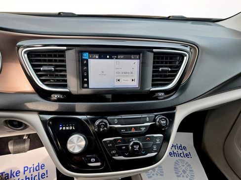 Used 2023 Chrysler Voyager LX image 25