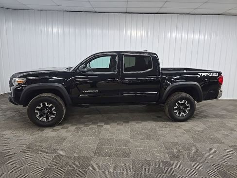 Used 2019 Toyota Tacoma TRD Off-Road image 5