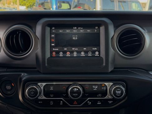 Used 2022 Jeep Wrangler Willys image 24