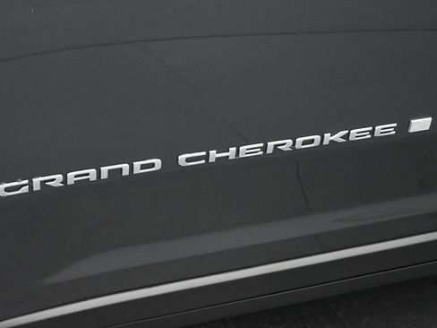 New 2025 Jeep Grand Cherokee Laredo w/ Luxury Tech Group I image 13