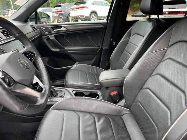 Used 2024 Volkswagen Tiguan SEL R-Line AWD/4WD image 9