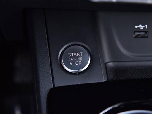 Used 2023 Audi A4 2.0T Premium w/ Convenience Package image 17