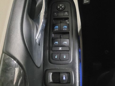 Used 2016 Dodge Grand Caravan SXT w/ Rear Park Assist Package FWD image 27