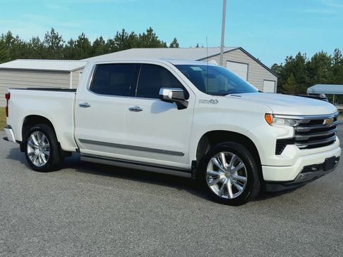 Used 2025 Chevrolet Silverado 1500 High Country AWD/4WD image 2