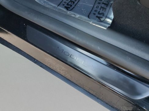 Used 2025 Tesla Model Y Long Range image 31