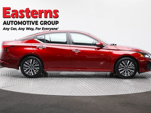 Used 2023 Nissan Altima 2.5 SV w/ SV Premium Package image 4