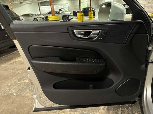 Used 2018 Volvo XC60 T6 Momentum w/ Advanced Package image 30