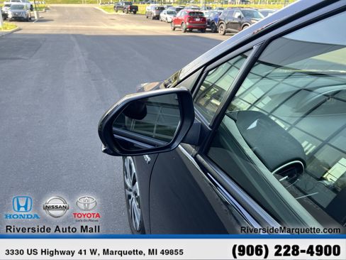 Used 2022 Toyota Prius XLE AWD/4WD image 5