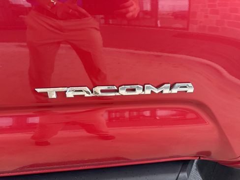 Used 2019 Toyota Tacoma SR5 image 3