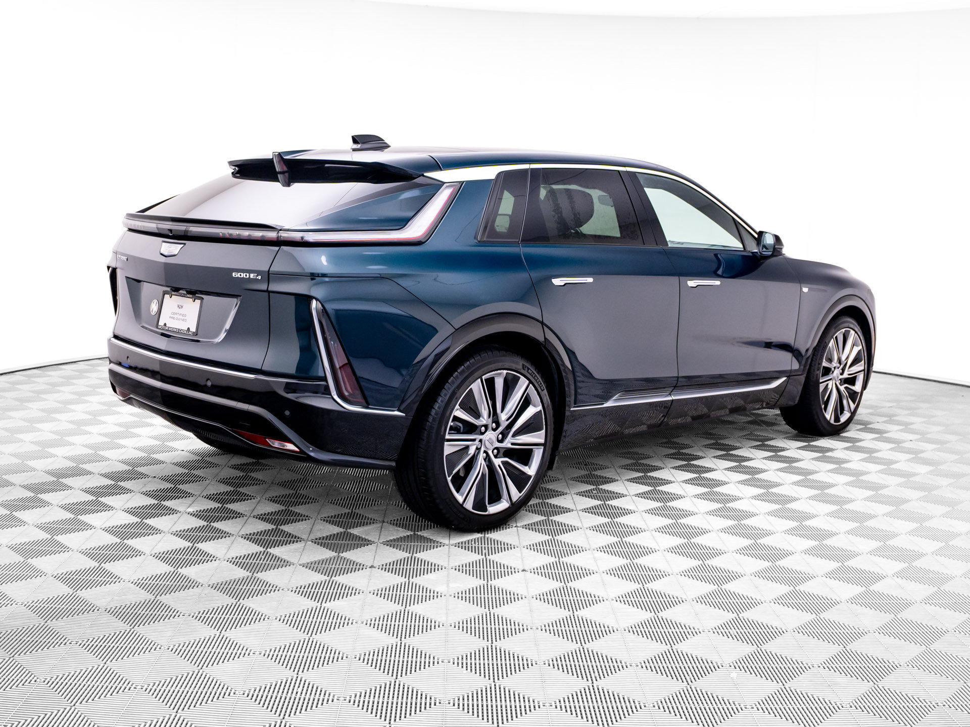 Used 2025 Cadillac Lyriq Luxury AWD/4WD image 6