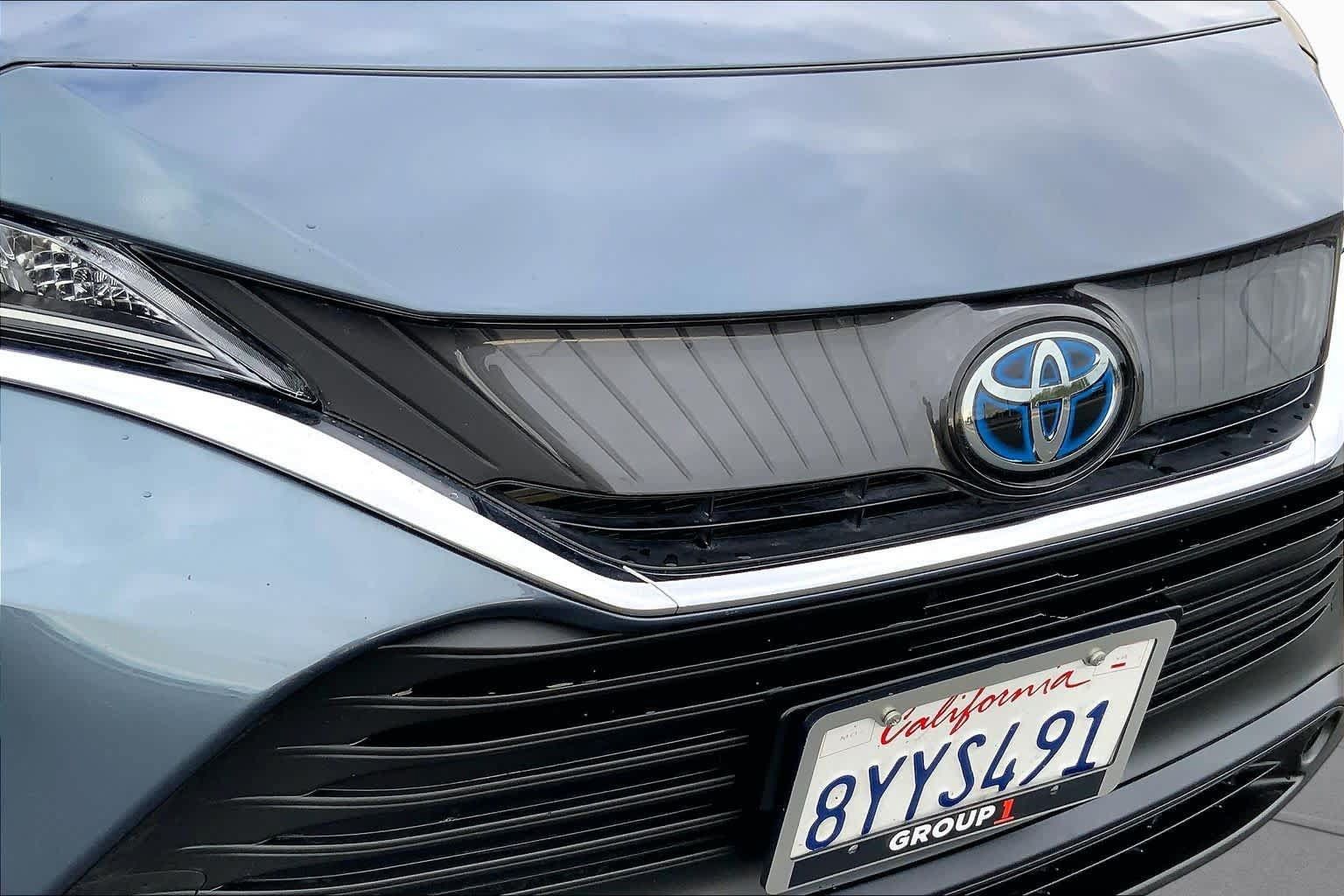 Used 2021 Toyota Venza LE AWD/4WD image 29