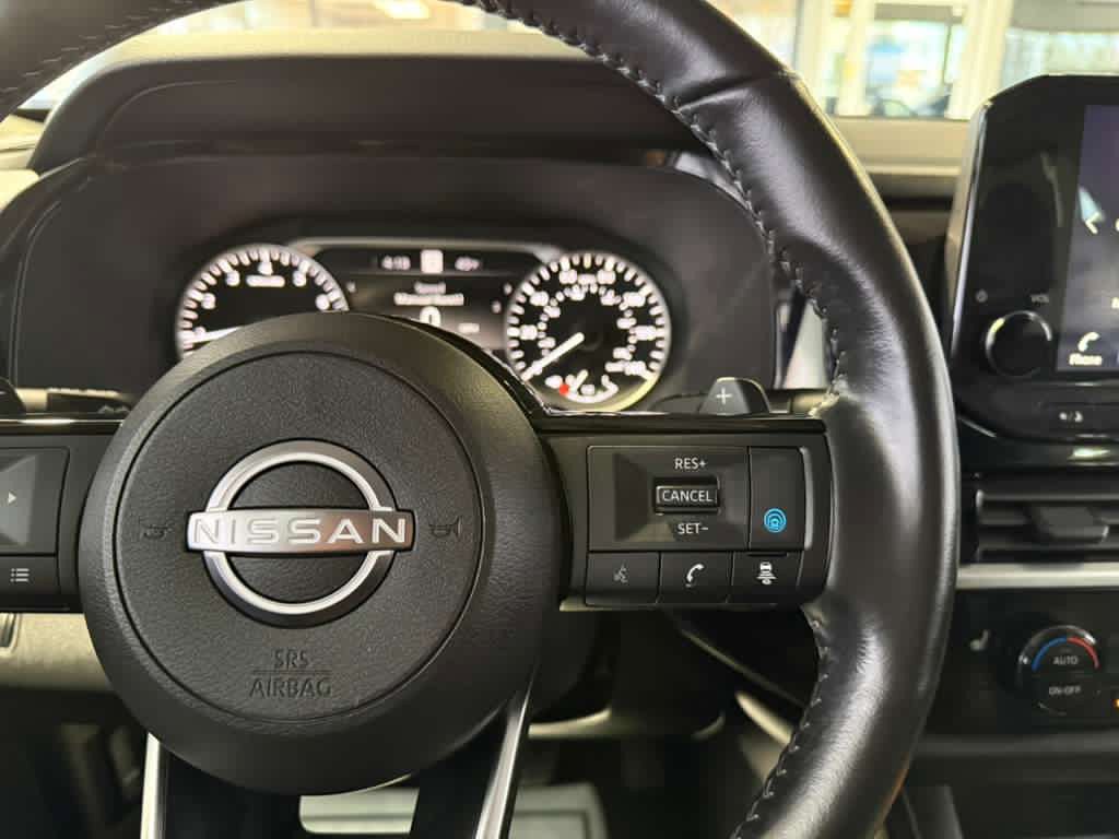 Used 2025 Nissan Pathfinder SL FWD image 12