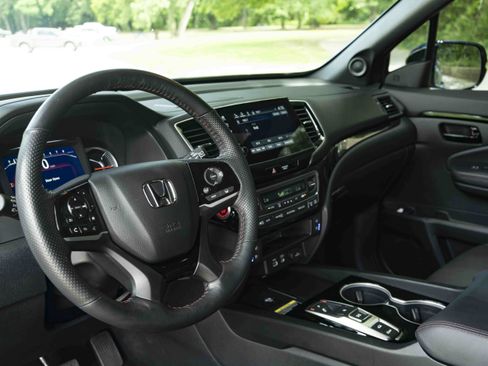 Used 2025 Honda Passport Black Edition image 16