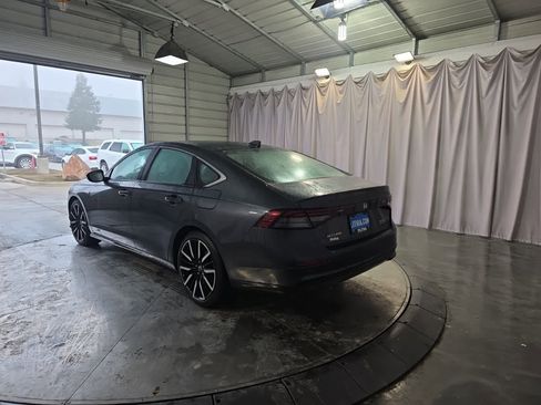 Used 2023 Honda Accord Touring image 4