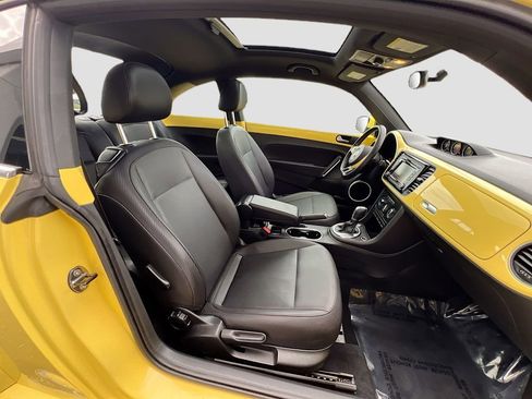 Used 2013 Volkswagen Beetle TDI image 25