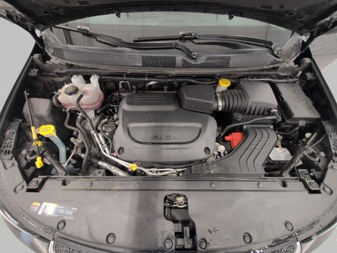 Used 2024 Chrysler Pacifica Touring-L FWD image 9