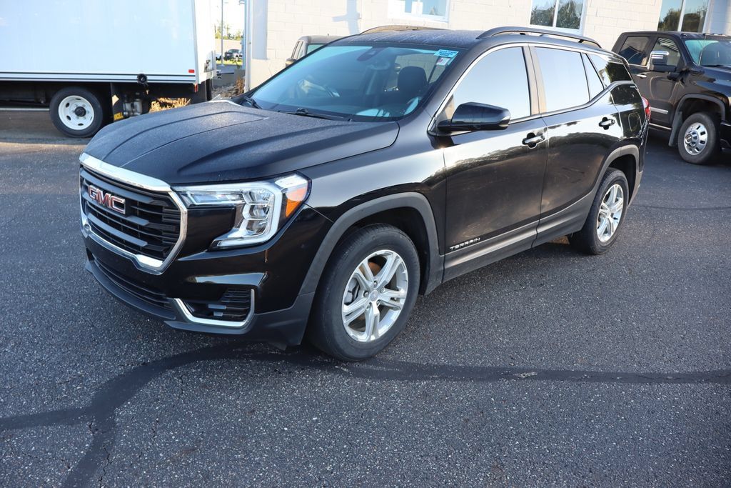 Used 2022 GMC Terrain SLE w/ Driver Convenience Package AWD/4WD image 2