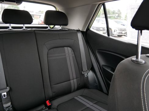 Used 2022 Hyundai Venue SEL FWD image 14