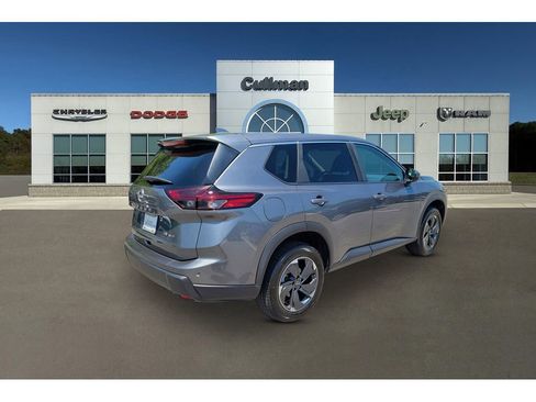 Used 2024 Nissan Rogue SV AWD/4WD image 3