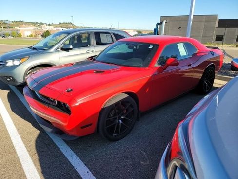 Used 2010 Dodge Challenger SRT8 RWD image 3