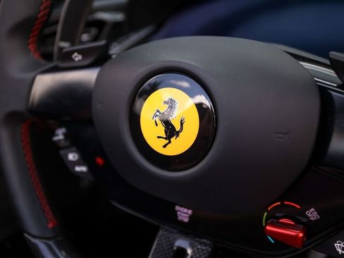 Used 2023 Ferrari SF90 Spider image 30