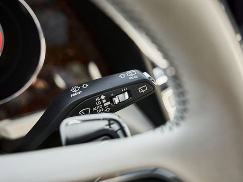 Used 2023 Bentley Bentayga Extended Wheelbase AWD/4WD image 64