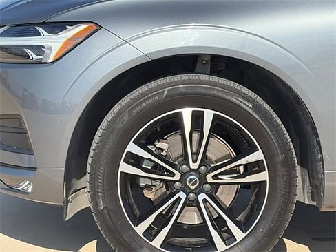 Used 2021 Volvo XC60 T5 Momentum w/ Protection Package Premier image 5