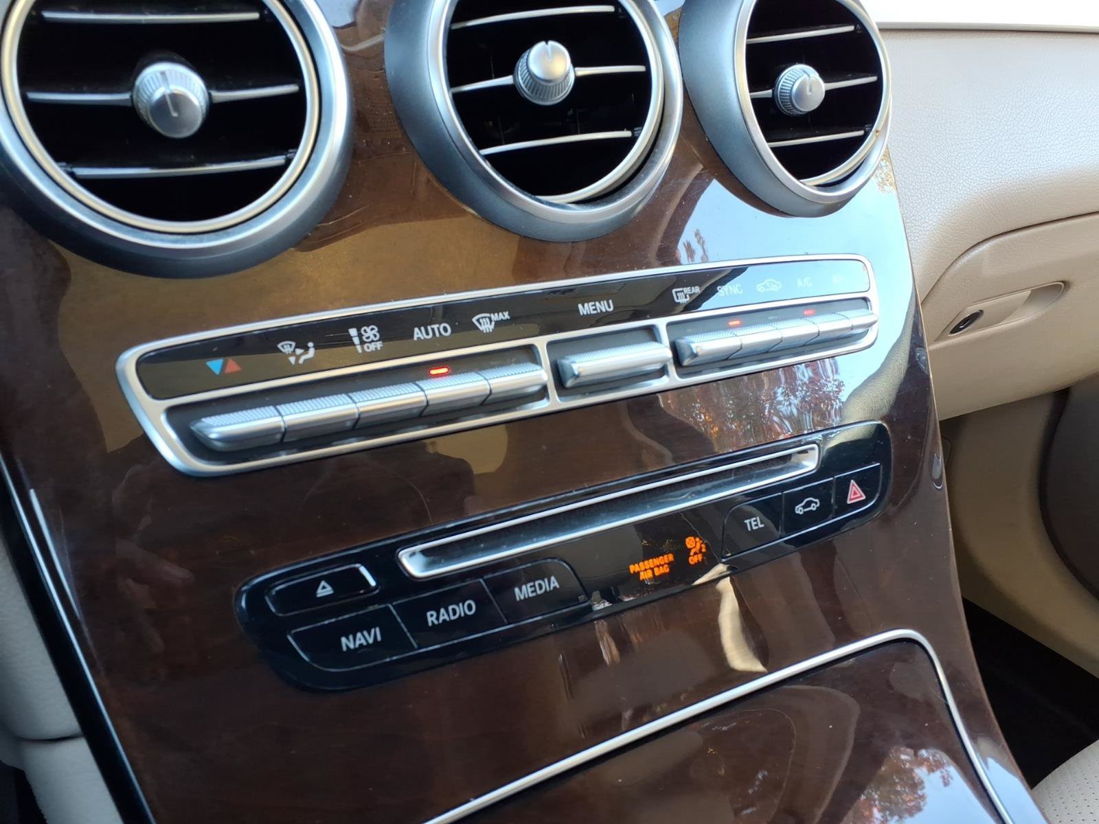 Used 2019 Mercedes-Benz GLC 300 4MATIC image 21