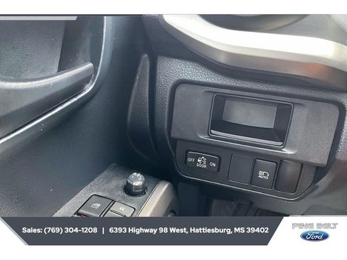 Used 2018 Toyota Tacoma SR5 RWD image 23