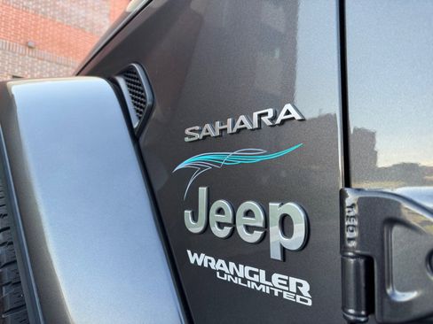Used 2018 Jeep Wrangler Unlimited Sahara image 27