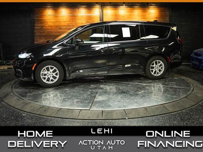 Used 2023 Chrysler Pacifica Touring-L