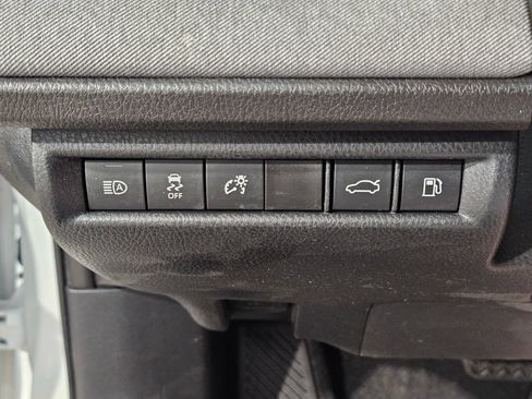 Used 2025 Toyota Camry LE w/ Convenience Package FWD image 25