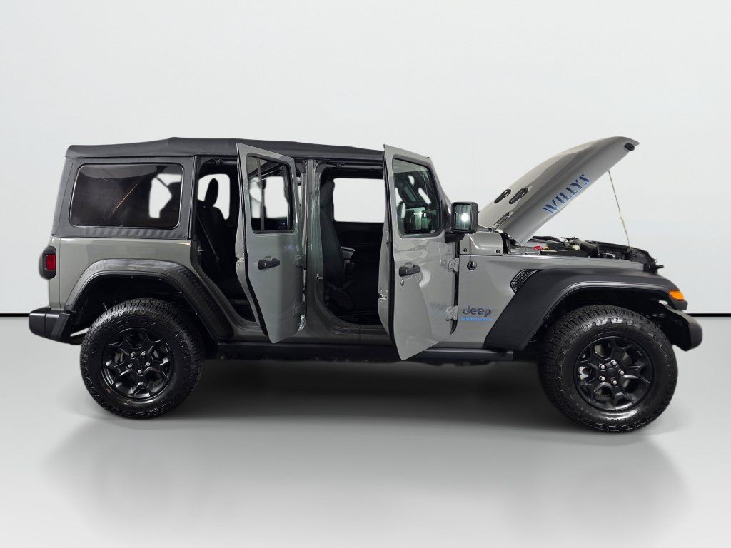 Used 2023 Jeep Wrangler Unlimited w/ Cold Weather Group AWD/4WD image 10