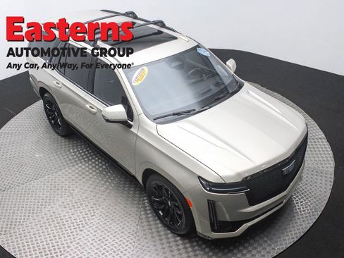 Used 2024 Cadillac Escalade Sport Platinum w/ LPO, ONYX Package image 3