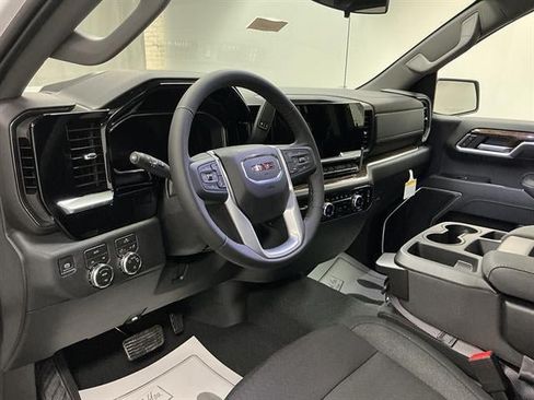 New 2026 GMC Sierra 1500 SLE w/ Preferred Package AWD/4WD image 10