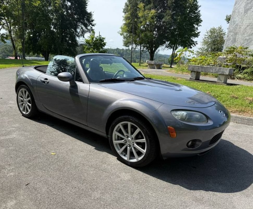Used 2007 MAZDA MX-5 Miata Grand Touring w/ Premium Pkg RWD image 3