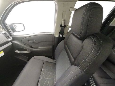 Used 2025 Nissan Frontier SV w/ SV Convenience Package image 29