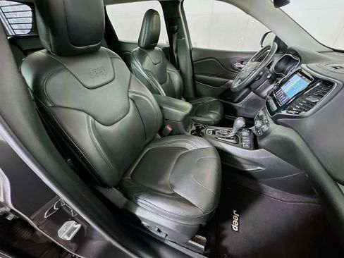 Used 2019 Jeep Cherokee Limited image 31