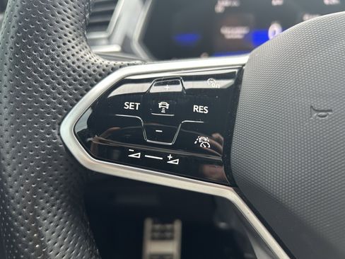 Certified 2023 Volkswagen Tiguan SE R-Line image 13