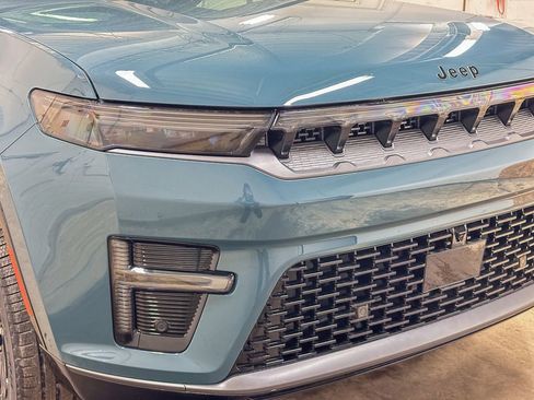 New 2026 Jeep Grand Wagoneer Limited image 12