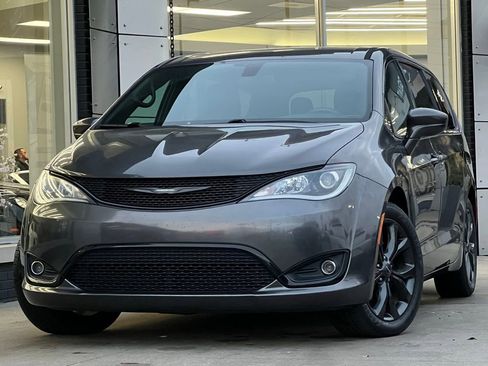 Used 2018 Chrysler Pacifica Touring Plus w/ S Appearance Package image 1