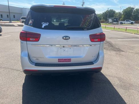 Used 2020 Kia Sedona LX image 5