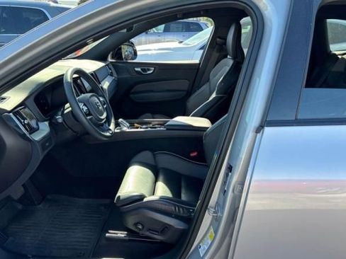 Used 2023 Volvo XC60 B5 Ultimate image 4